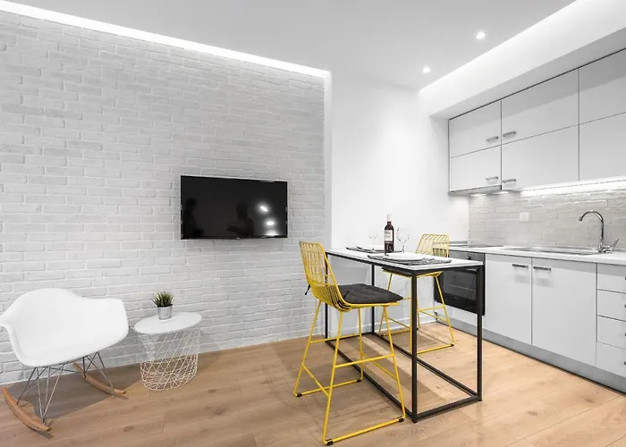 Nyma White Apartments, The Luxury アパート