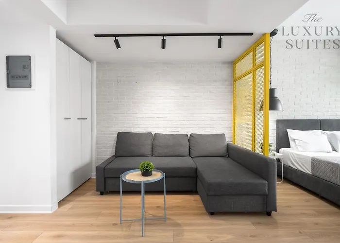 Nyma White Apartments, The Luxury アパート